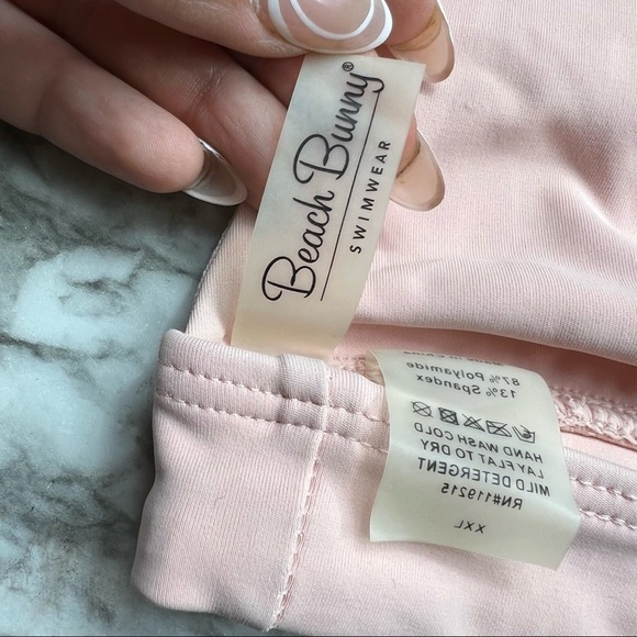 ❤️ Beach Bunny Larson Blush High Apex Halter Bikini Top - Picture 13 of 14